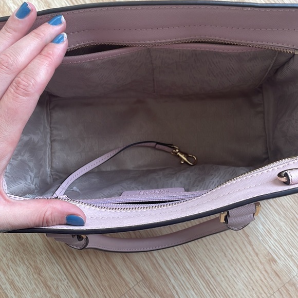 Michael Kors Selma Saffiano Bag - Picture 7 of 8